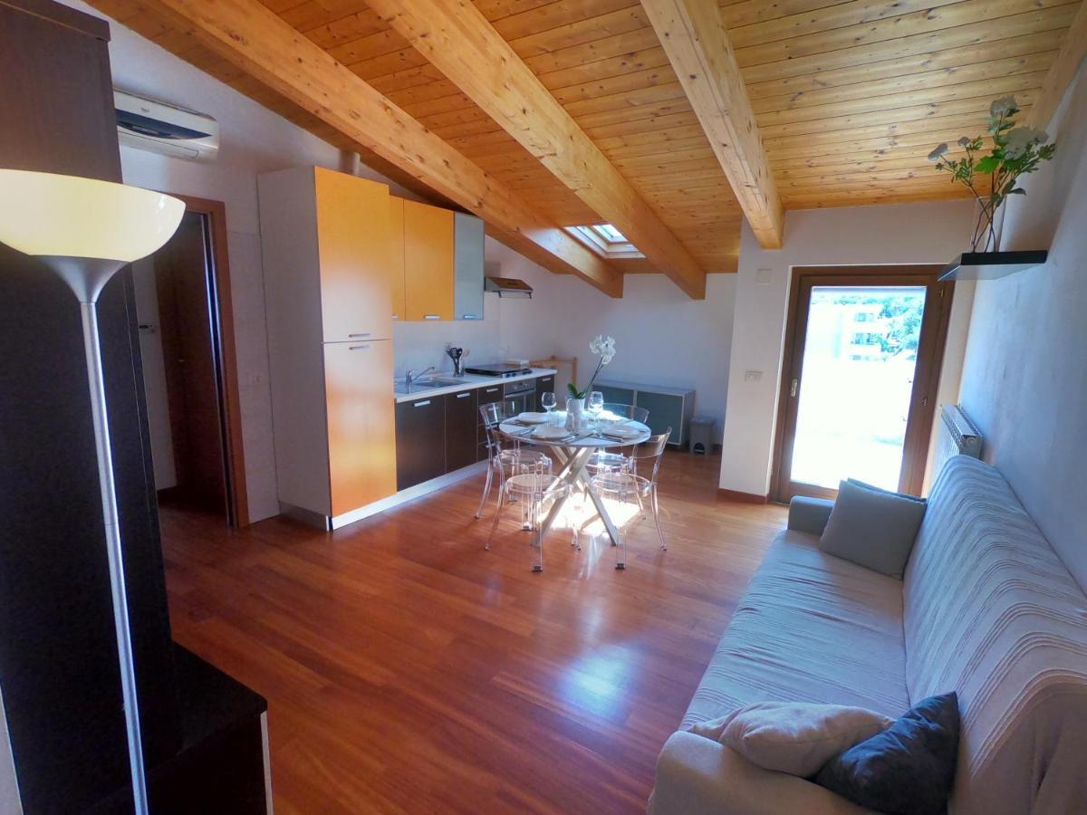 Montesilvano MarinaAttico Petfriendly Con Terrazzo, Via Del Borgoアパートメント エクステリア 写真