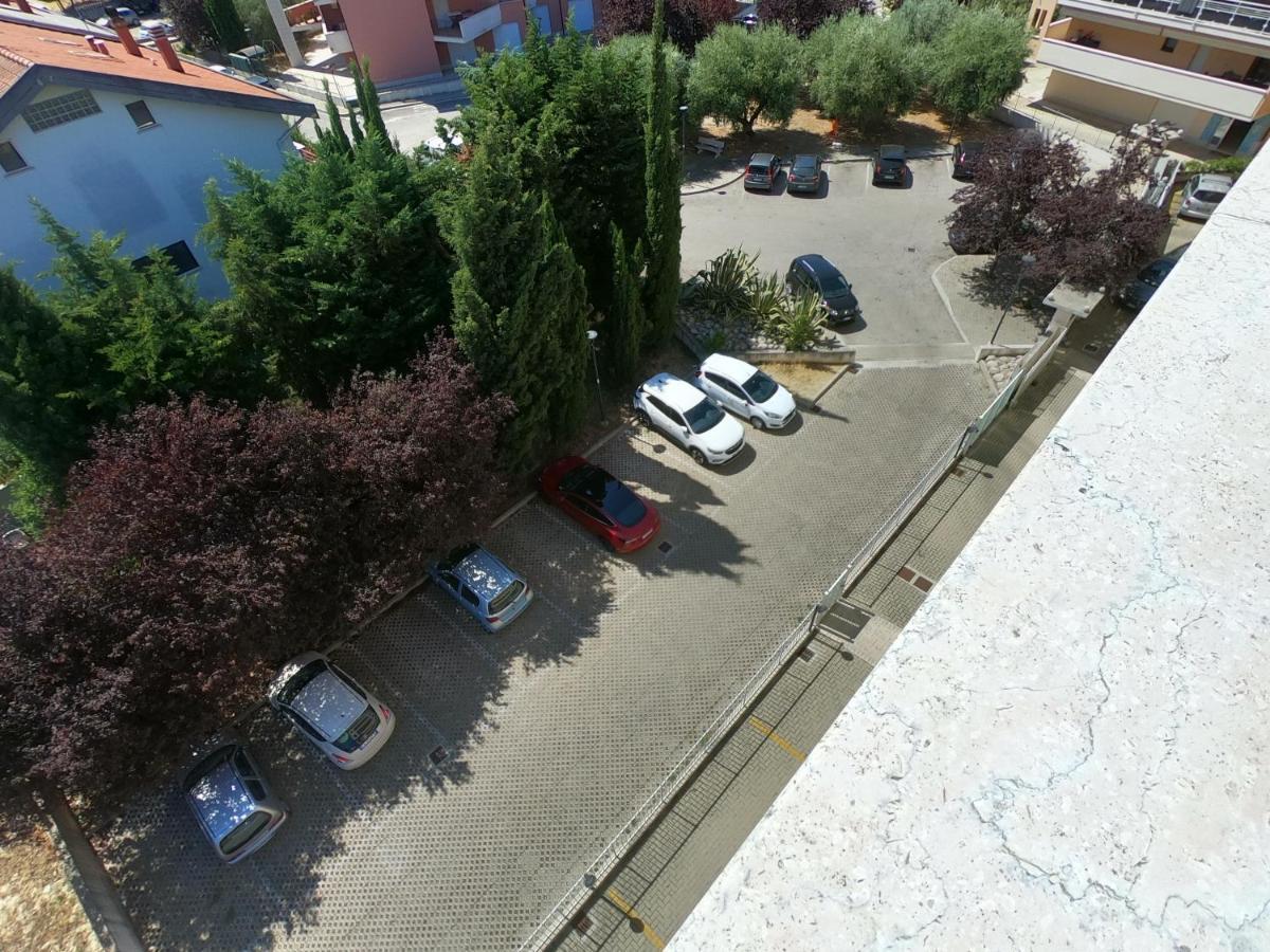 Montesilvano MarinaAttico Petfriendly Con Terrazzo, Via Del Borgoアパートメント エクステリア 写真
