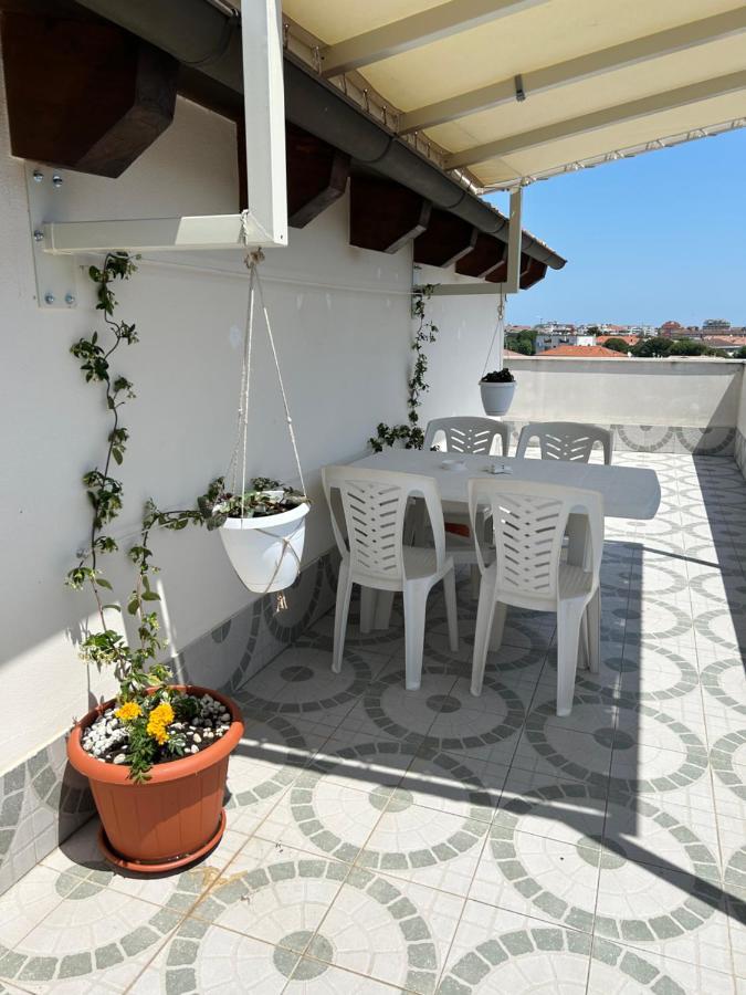 Montesilvano MarinaAttico Petfriendly Con Terrazzo, Via Del Borgoアパートメント エクステリア 写真