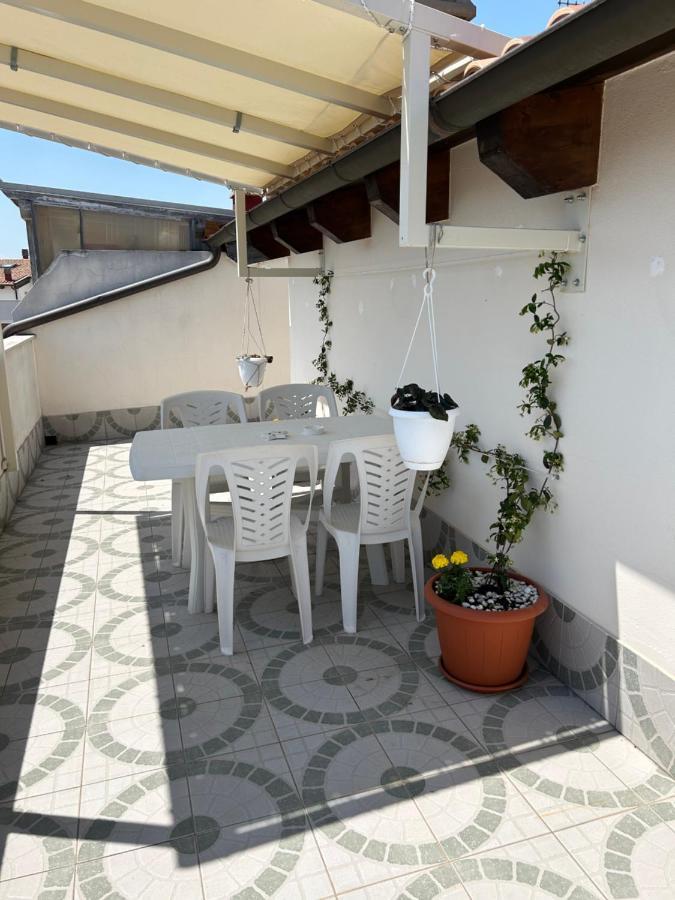 Montesilvano MarinaAttico Petfriendly Con Terrazzo, Via Del Borgoアパートメント エクステリア 写真